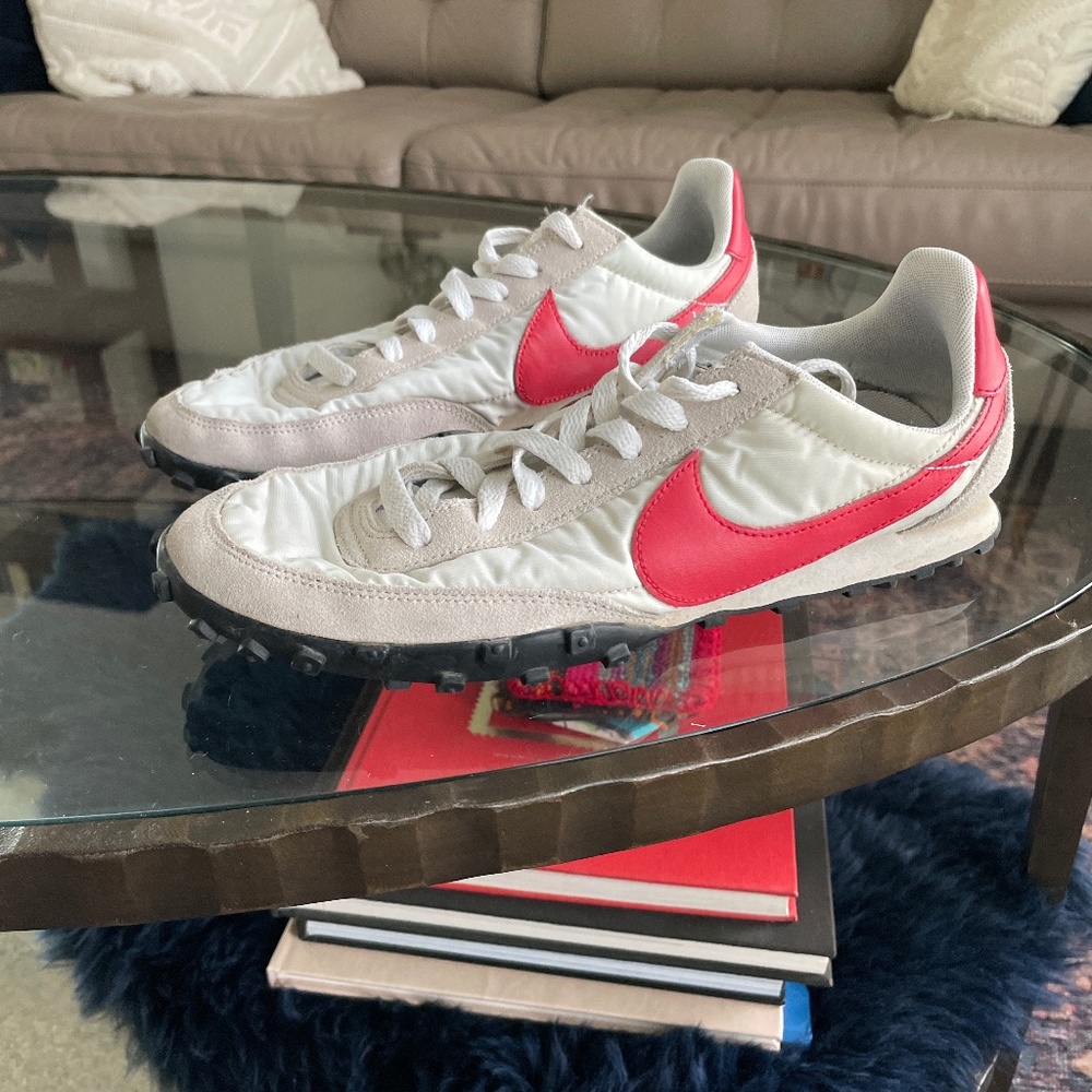 Nike waffle tennis shoes